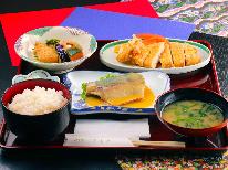 【1泊2食】出張でこれは嬉しい！メイン3品の夕定食＆昭和レトロがおもしろい◎まちなかde駐車場無料