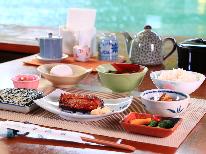 【朝食付き】日本で最も美しい村「伊根」の朝を舟屋を眺めながら味わう